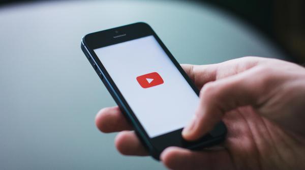 rusia se pregateste sa interzica youtube activistii drepturilor omului reactioneaza este cenzura politica