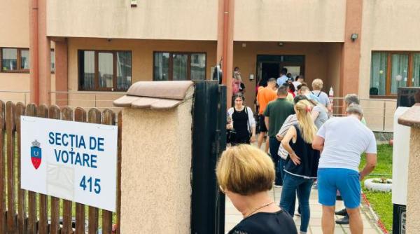 jurnalista dcnews la un pas sa fie data afara dintr o sectia de votare de langa brsov a fost un haos general in care votantii stateau si cu doua stampile in mana