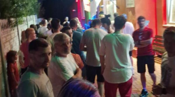 scandal in otopeni se vrea inchiderea sectiei de votare desi mai sunt oameni la coada