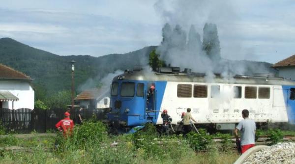 o locomotiva a luat foc in gara ciocanesti aproape 200 de calatori s au autoevacuat