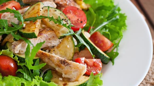 salata cu piept de pui reteta perfecta de dieta