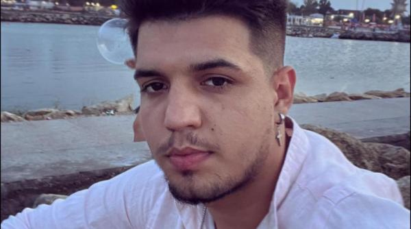 care e problema de fapt cu babasha si huiduielile de la concertul trupei coldplay