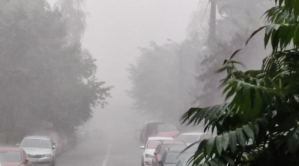 furtuna de joi a facut ravagii in tara localitati ramase fara curent electric si case inundate