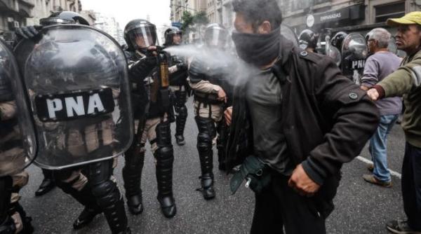 revoltele au izbucnit la buenos aires din cauza reformelor presedintelui javier milei