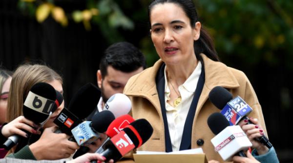 clotilde armand il acuza pe marcel ciolacu ca a pus jandarmii sa distruga sacii cu voturi de la sectorul 1 jandarmeria ii explica