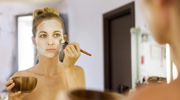 planta care te ajuta sa scapi de tenul gras are un parfum asemanator christian dior