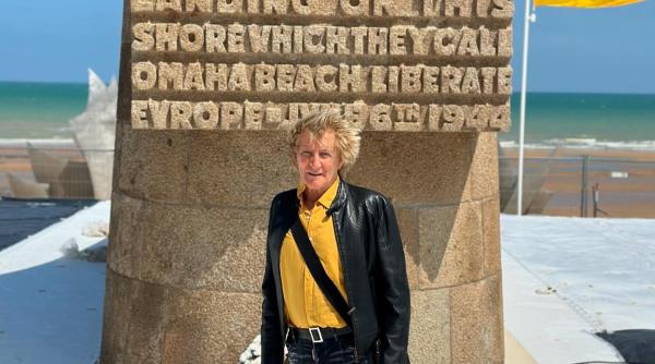 rod stewart a fost huiduit de fanii din germania in timp ce facea un show de sustinere pentru ucraina