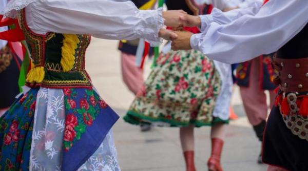 dans romanesc pe muzica italiana valeriu barbu s a facut cerc in jurul nostru le a placut cum am interpretat muzica lor