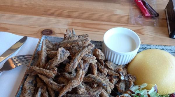 vama veche o portie de hamsie la pret de speriat