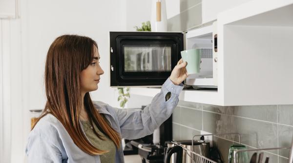 de ce nu trebuie sa incalzesti laptele in cuptorul cu microunde