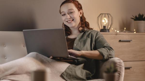 munca hibrida te face mai fericit si mai sanatos conform celor mai recente studii