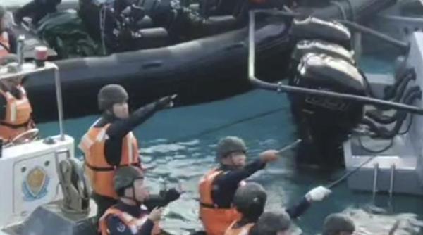 tensiuni intre filipine si china pe mare manila acuza beijingul ca a ranit personal filipinez si a avariat nave filipineze foto