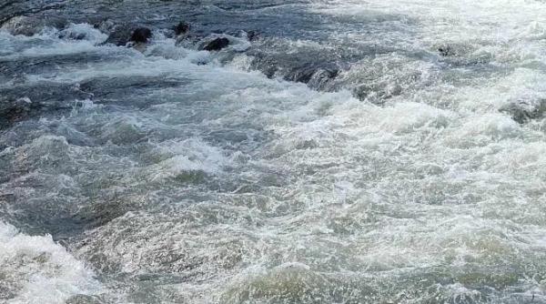 tragedii in romania un copil disparut in apele siretului cautat de pompierii militari doi adolescenti inecati