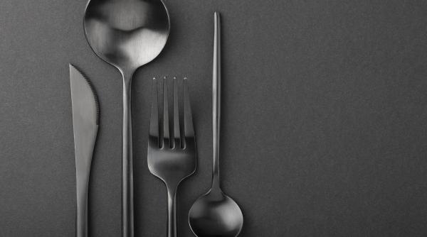 cum sa asezi in mod corect tacamurile la masa