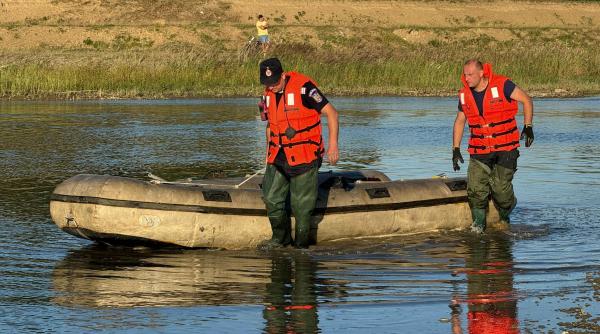 siretul face victime trupul copilului inecat in apele raului recuperat de scafandri