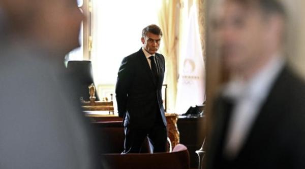 emmauel macron in criza de imagine a fost scos de pe posterele pentru alegerile anticipate din franta