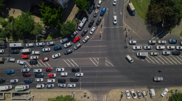 cele mai frecvente greseli pe care le fac soferii incurcand traficul comisar claudiu costea sunt niste reguli pe care ar trebui sa le cunoastem