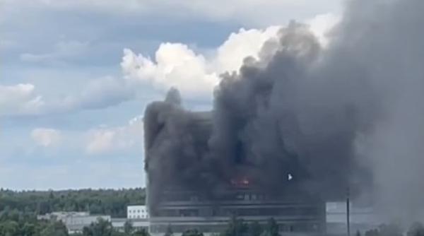 incendiu devastator in moscova cel putin opt oameni au murit doi au sarit in gol