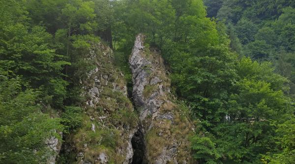 locul legendar din muntii carpati numai bun de mers in mini vacante la pas prin romania galerie foto