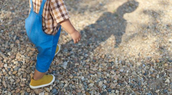 accident tragic copil de un an mort dupa ce a fost lovit de masina condusa de tatal lui