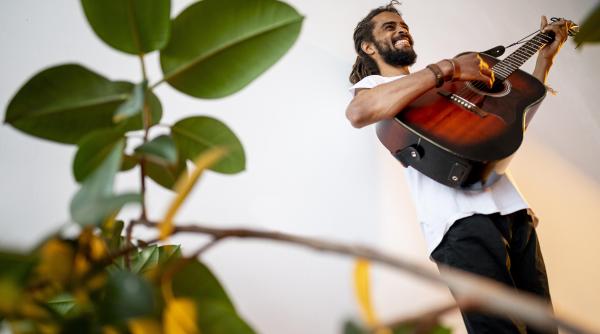 se poate face muzica din sunetele generate de plante o femeie savant a inventat masinaria fenomen