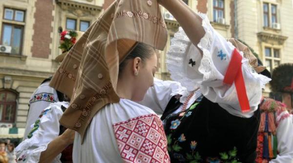 stiridiaspora ro organizeaza prima editie a dezbaterii traditii romanesti in diaspora