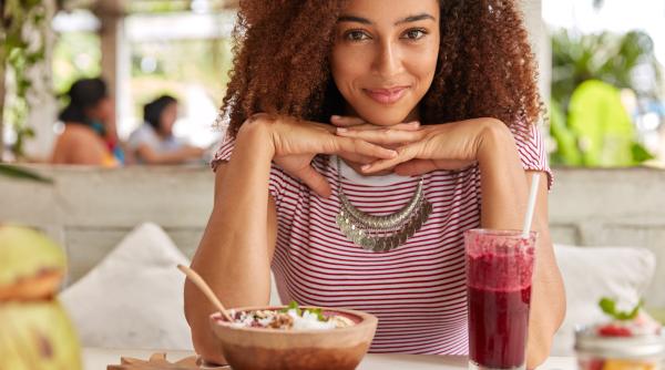 dieta americana cum slabesti sanatos cu smoothie uri verzi si dressing uri fara ulei