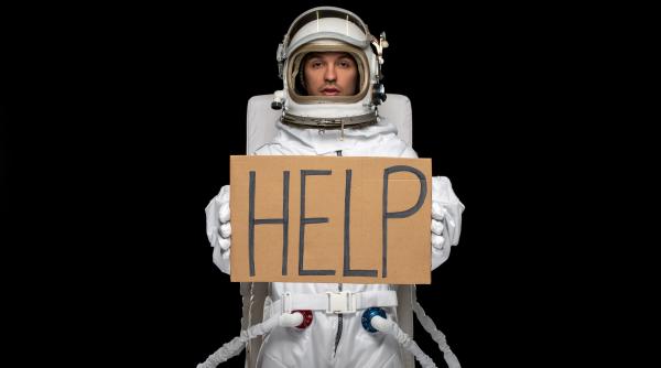 panica pe statia spatiala internationala astronautii se baricadeaza in navele spatiale din cauza ploii cu resturi de satelit rusesc