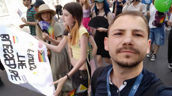 cum a fost la primul meu pride in acest moment avem doar taxe si impozite egale nimic mai mult daca toti contribuim in mod egal de ce sa nu avem aceleasi drepturi