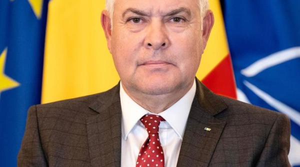 ministrul angel tilvar alaturi de tinerii cercetasi la predeal