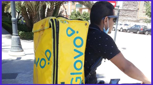 bulai tepuit de glovo ar trebui sa faca lectii de limba romana e inacceptabil