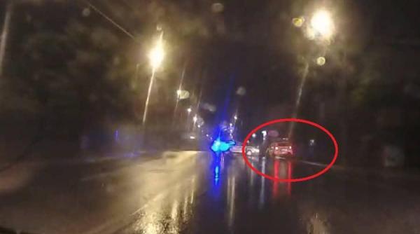 masina condusa de un tanar de 19 ani infipta intr un stalp de langa casa lui iohannis