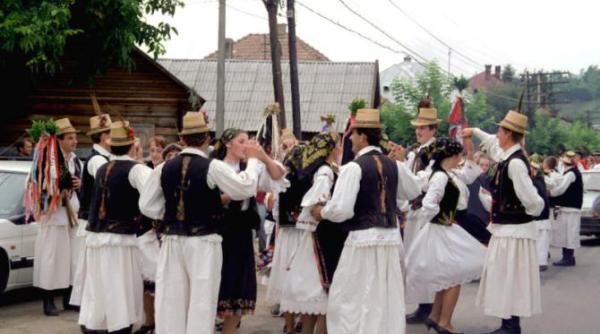 nunta la tara cele mai frumoase obiceiuri si poezii populare pe unele sigur nu le stiai