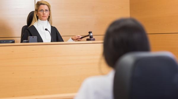 o studenta din bucuresti si a dat parintii in judecata pentru ca nu i dau 2 000 de lei lunar si n o sustin sa devina vegetariana