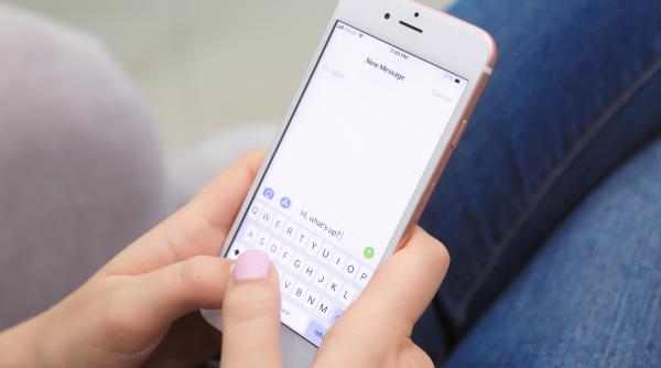 aplicatia de mobil care iti traduce automat textul in alta limba pe masura ce tastezi