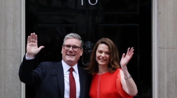 starmer si sotia se instaleaza la downing street copiii celor doi nu au aparut in imagini identitatea lor e strict protejata