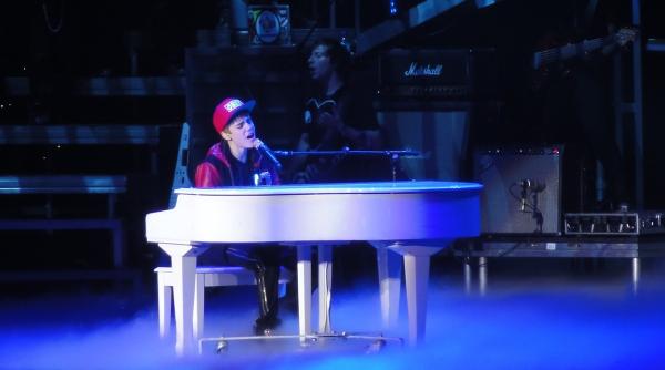 cu cat a fost platit justin bieber pentru a i canta celui mai bogat om din asia la petrecerea dinaintea nuntii