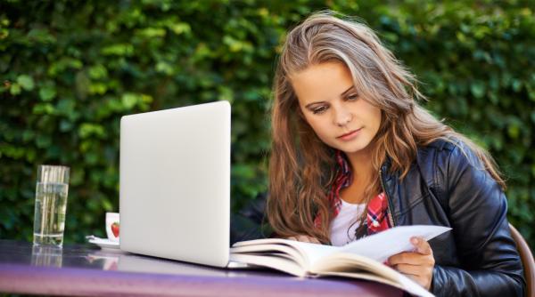 laptopuri pentru elevii olimpici si absolventii cu nota 10 la bac care se inscriu la una din cele mai mari universitati din tara