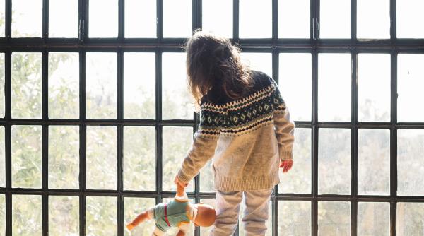 moment de reculegere la ambasada ucrainei pentru victimele atacului asupra spitalului de copii din kiev