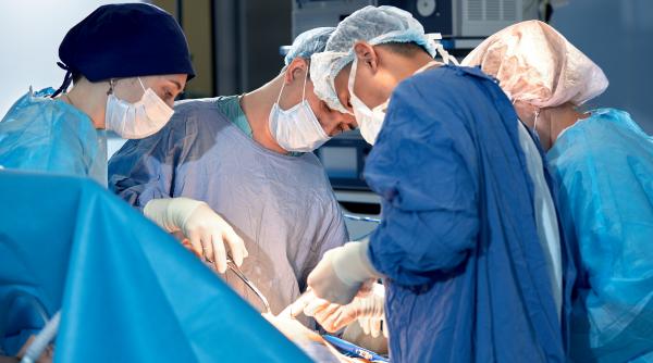 riscul major al operatiilor clasice de tiroida dr radu mihai sanador arata greseala care duce la un dezastru