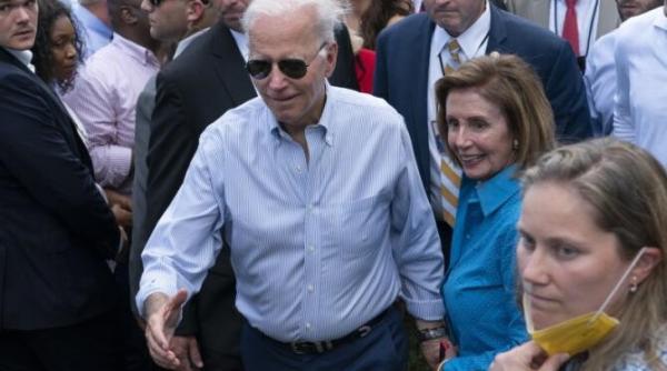 nancy pelosi ii da ultimatum lui biden noi toti il incurajam sa ia aceasta decizie