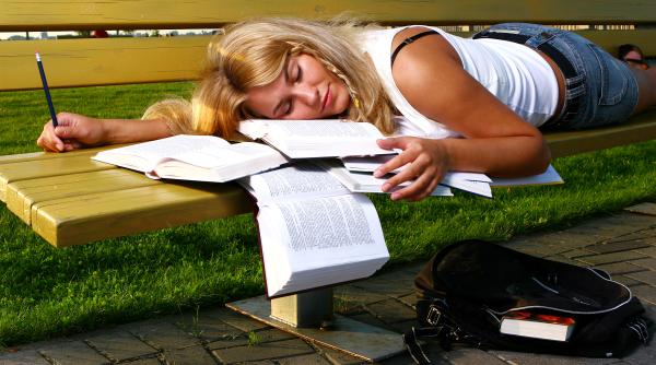 un minor internat intr un centru de detentie nota 10 la matematica si media 9 38 la bac cum a fost posibil