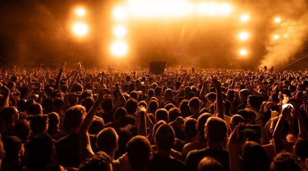 concertele din acest weekend de la radiodcnews dire straits scorpions si guns n roses