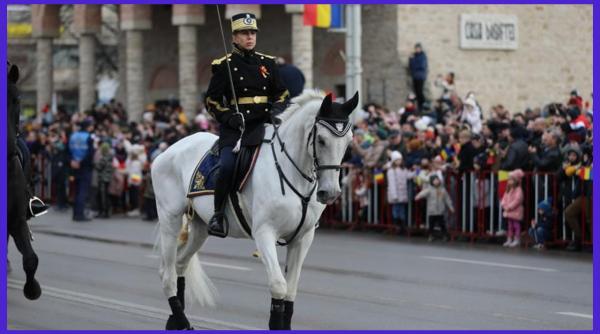 femeia din jandarmerie care pe cal are forta cat 30 de scutieri este antrenat sa treaca si prin foc