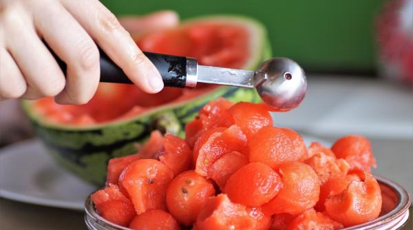 salata racoroasa cu pepene rosu si telemea reteta mihaela bilic francezii stiu ce e bun