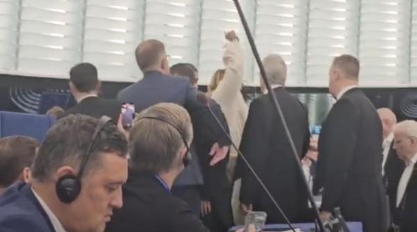 diana sosoaca evacuata din sala de plen a parlamentului european in aplauzele tuturor video chirieac romanii care au votat o sunt in extaz acum