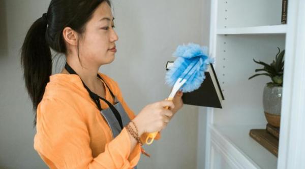 chinezii renunta la jobul de la birou din cauza programului 996 povestea unei tinere care presteaza astazi servicii de curatenie