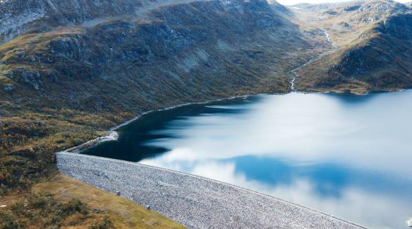 cel mai mare baraj de anrocamente si miez de argila din europa se afla in romania tu stii care este video in articol
