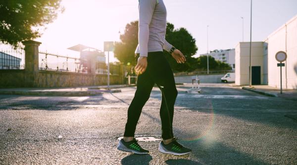 provocare virala pe tiktok iti imbunatateste postura si iti tonifiaza gambele tu poti sa faci asta cu ochii inchisi video