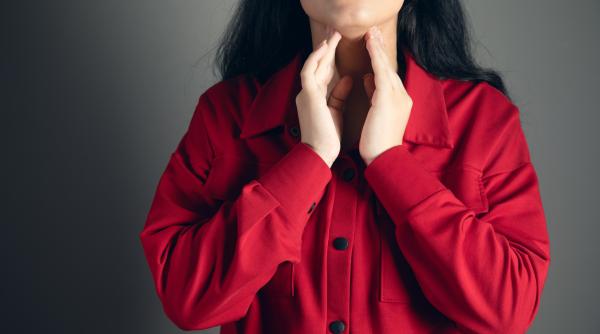 care sunt simptomele care arata ca ai probleme cu tiroida dr radu mihai sanador sunt semnele pe care le invatam in scoala video